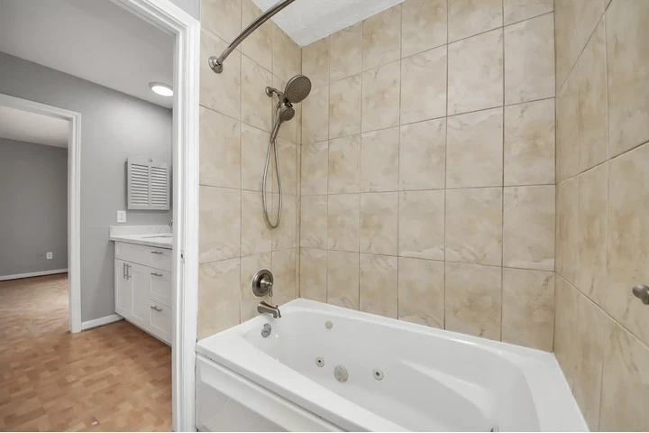 $2400 : House for Rent image 8