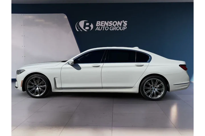 $39733 : BMW 7 Series 2022 740i 4dr S image 2