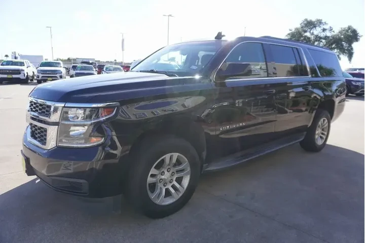 Chevrolet Suburban 2019 4x2 image 3