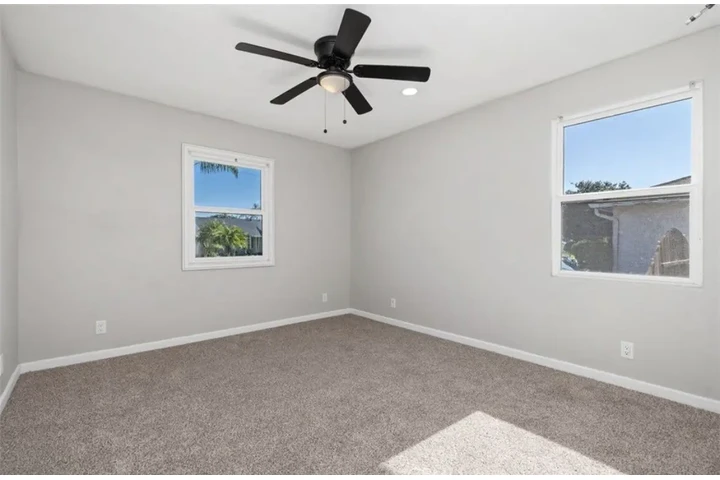 $2400 : Spacious 3 Bedroom Home in image 7