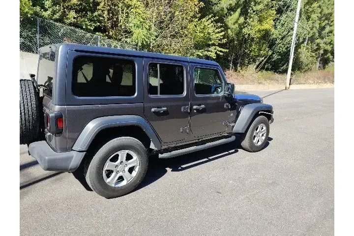 $28449 : Jeep Wrangler Unlimited 2021 image 3