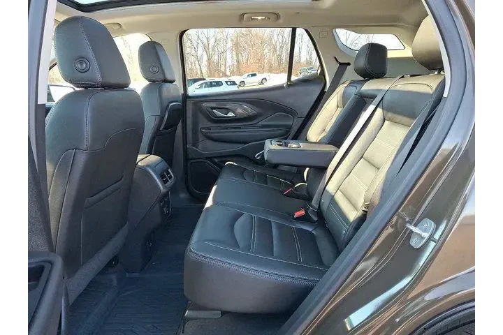 $29992 : GMC Terrain 2023 AWD Denali image 10