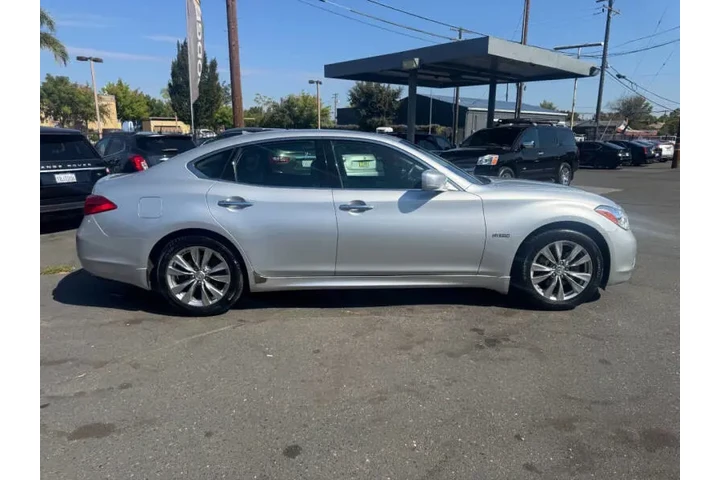 $10998 : 2012 M35h image 9