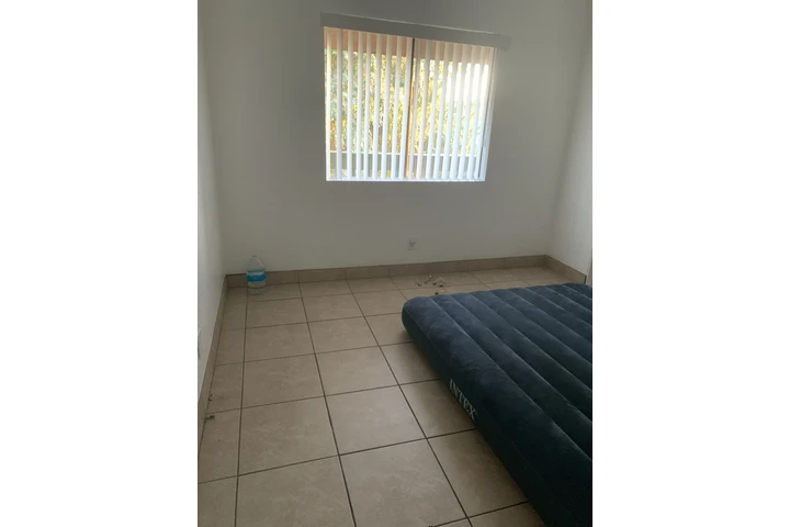 $1150 : CUARTO CON BAÑO EN RENTA image 2