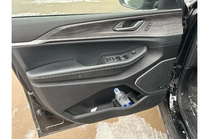 $30900 : Jeep Grand Cherokee L 2022 4 image 9