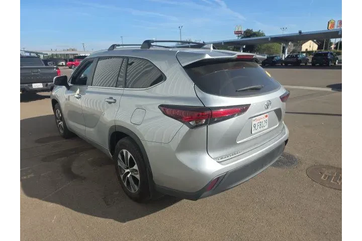 $36900 : Toyota Highlander 2024 LE 4d image 4