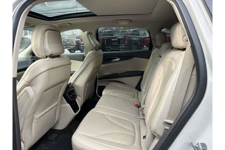$22695 : Lincoln Nautilus 2020 AWD Re image 9
