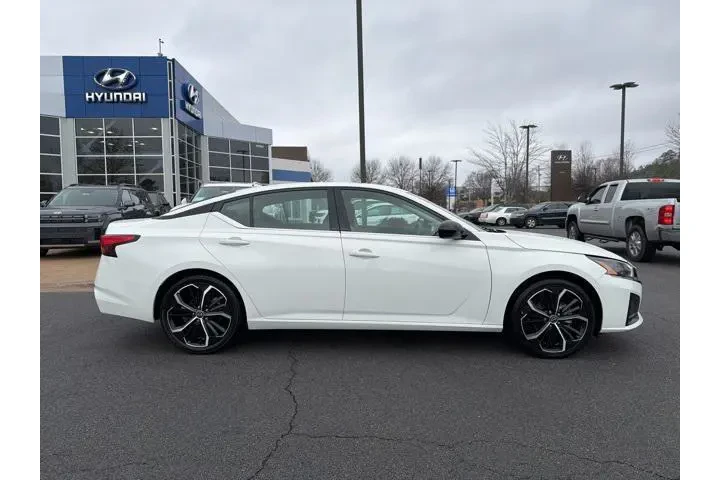 $22582 : Nissan Altima 2024 2.5 SR 4d image 8