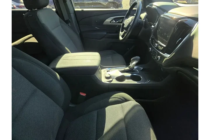 $27991 : Chevrolet Traverse 2023 LT C image 4