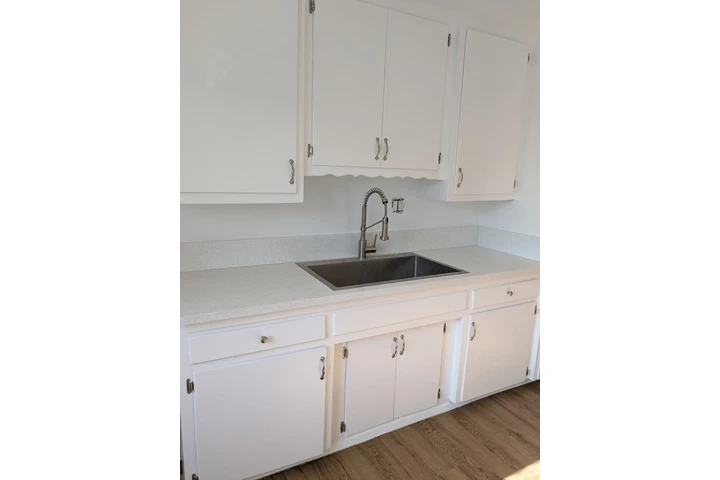 $2195 : BONITO APARTAMENTO EN CUDAHY image 5