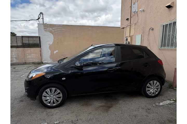 $3999 : Vendo Mazda2 Sport mode 2013 image 1