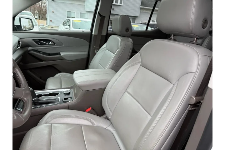 $14999 : 2018 Traverse LT image 8