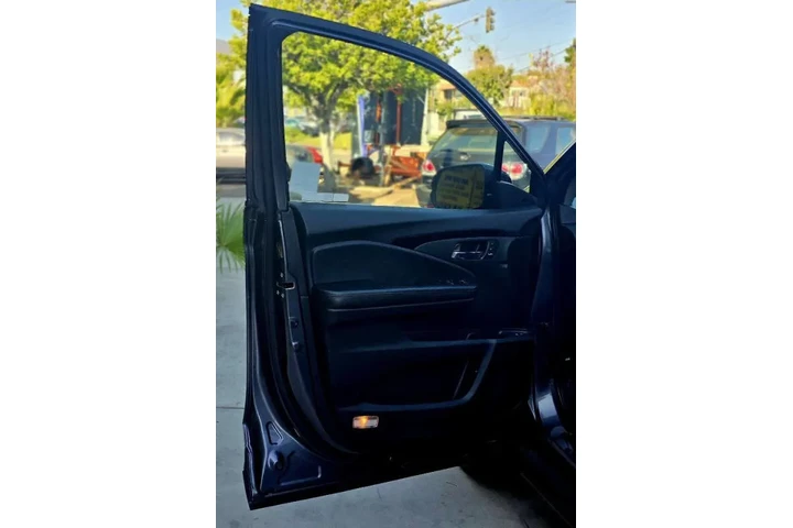 $18950 : 2019 Pilot Touring image 9