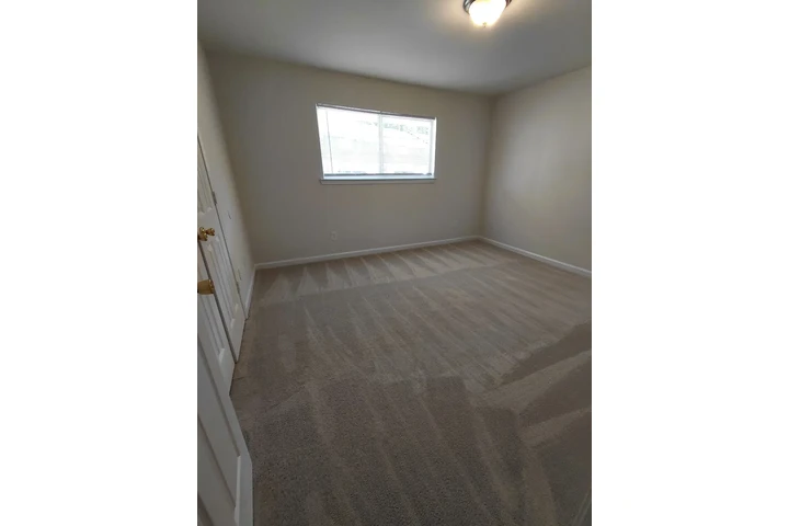 $945 : 1 Bedroom Available Now !! :D image 6