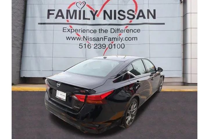 $25143 : Nissan Altima 2024 2.0 SR 4d image 3