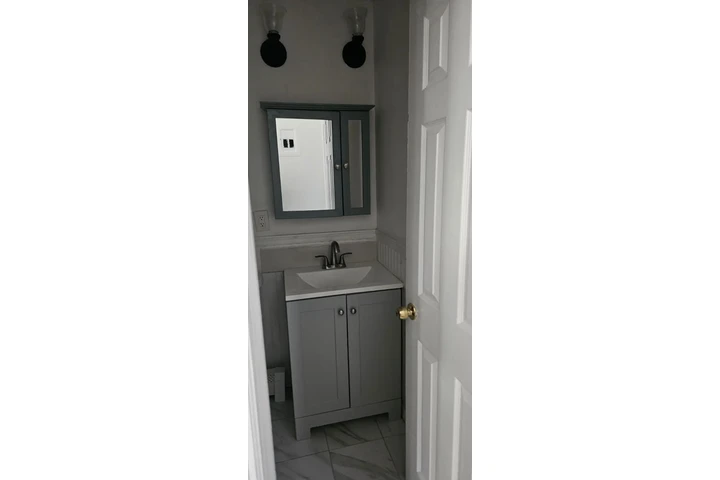 $2200 : Fresh Meadows Walking Apt 1 Bd image 9