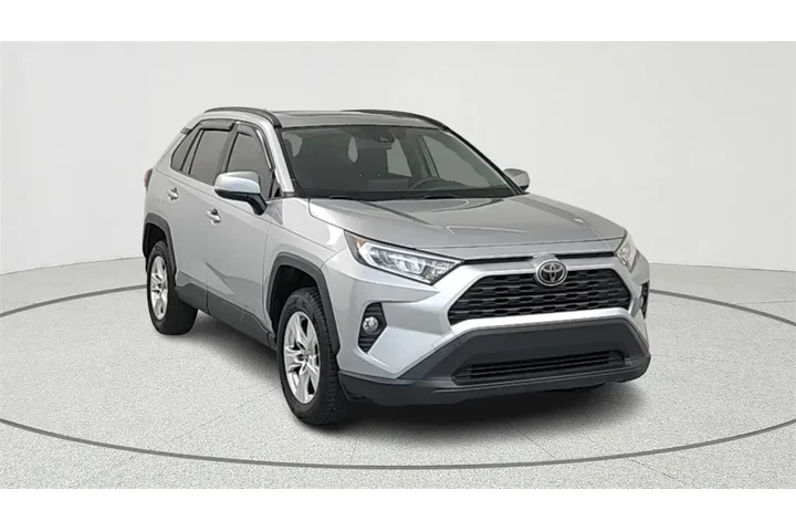 $26971 : Toyota RAV4 2021 AWD XLE 4dr image 1