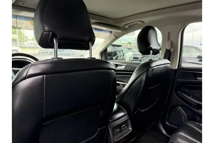 $9800 : 2019 Edge Titanium image 8
