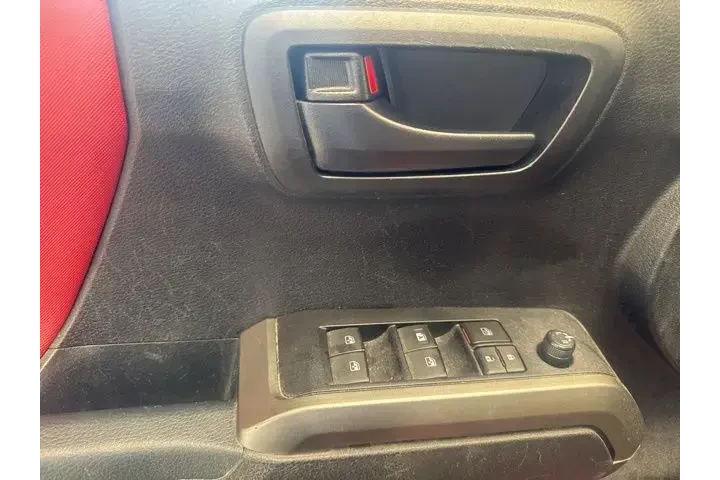 $23553 : Toyota Tacoma 2021 4x2 SR5 4 image 10