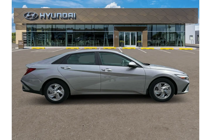 $19730 : Hyundai ELANTRA 2024 SE 4dr image 9
