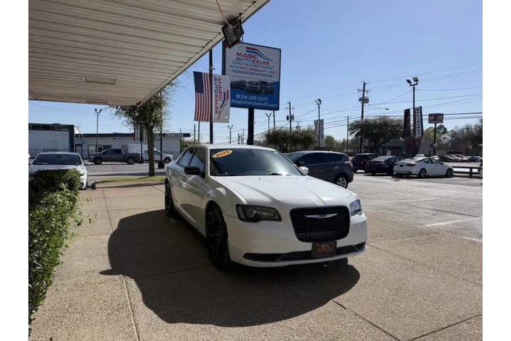 $23999 : 2019 300 Touring image 3