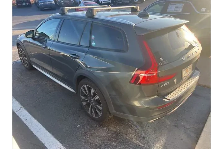 $22661 : Volvo V60 Cross Country 2021 image 3