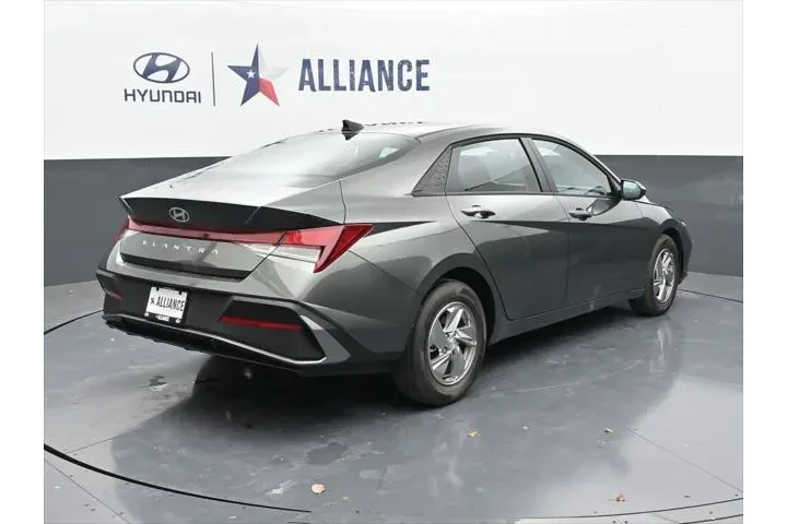 $20945 : Hyundai ELANTRA 2025 SE 4dr image 7