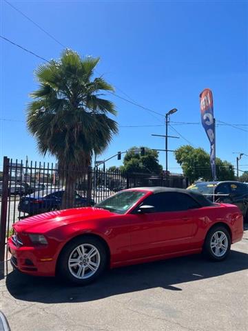 2013 Mustang V6 Premium image 2