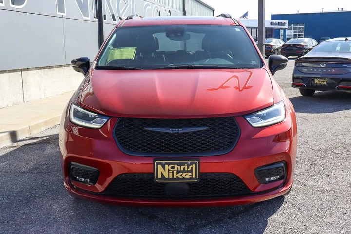 $34988 : 2025 Pacifica Limited FWD image 2