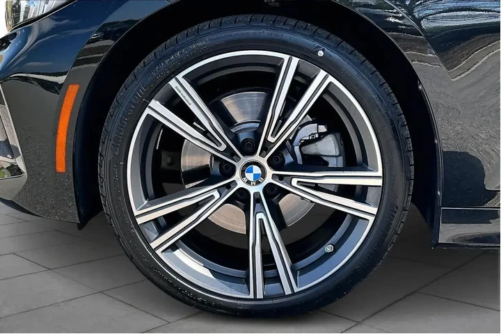 $34955 : BMW 3 Series 2024 330i 4dr S image 10