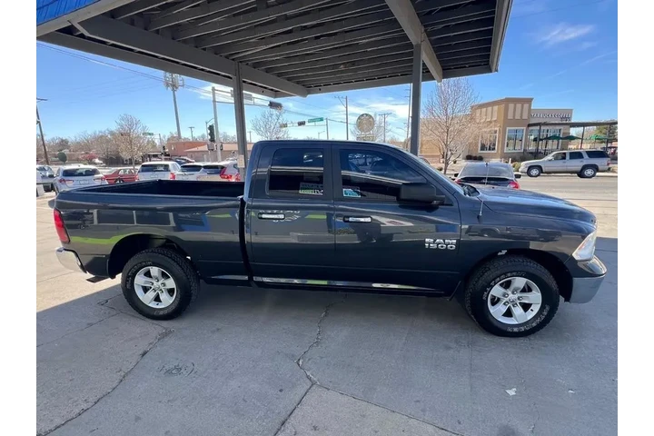 2017 RAM 1500 SLT Quad Cab 2WD image 4