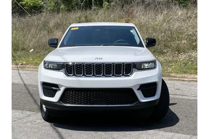 $29628 : Jeep Grand Cherokee 2023 4x4 image 2