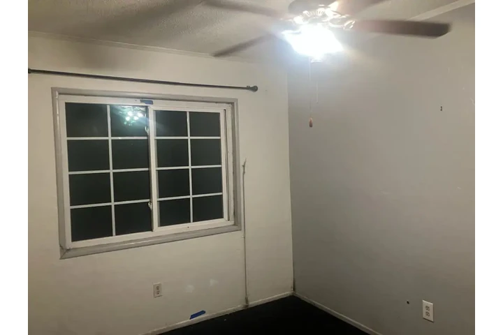 $800 : SE RENTA CUARTO $800+DEPOSITO image 2