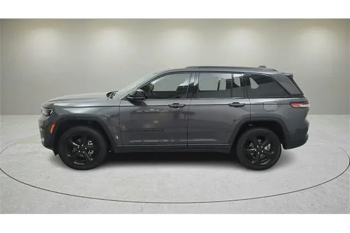 $31999 : Jeep Grand Cherokee 2023 4x4 image 5