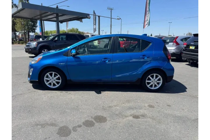 $12998 : 2017 Prius c One image 10