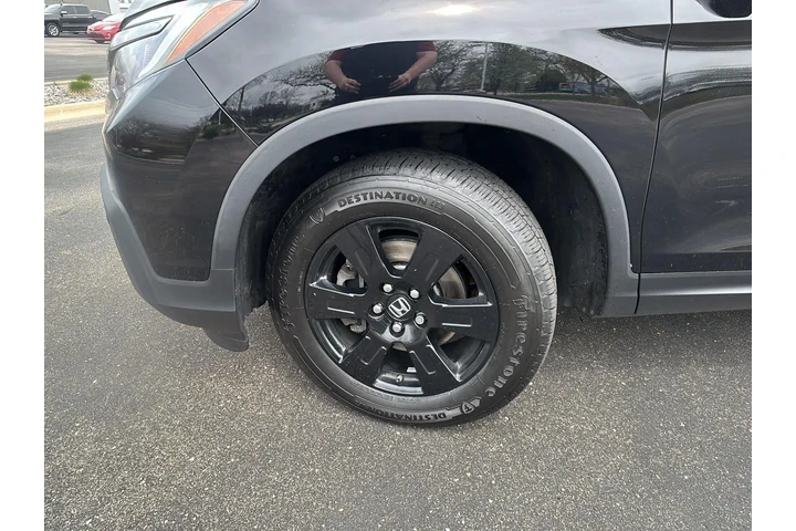$25000 : 2019 Ridgeline Black Edition image 5