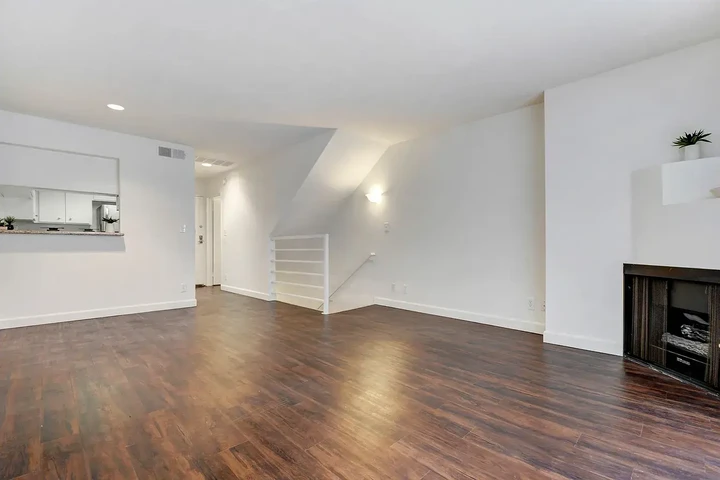 $2500 : 2bed 1ba available for rent image 3