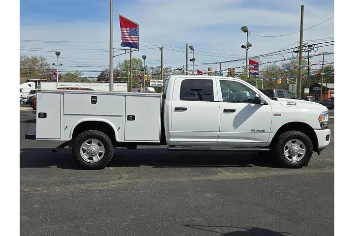2022 RAM 2500 Tradesman Crew image 7