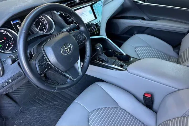 $20338 : Toyota Camry Hybrid 2020 SE image 4