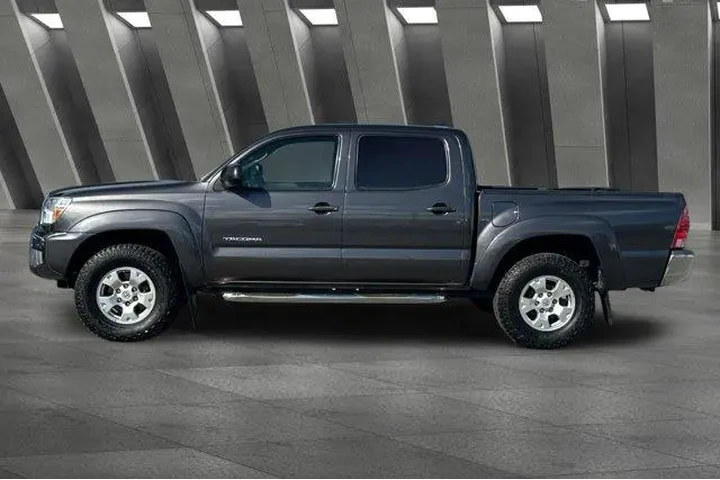 $26500 : Toyota Tacoma 2014 4x4 V6 4d image 8