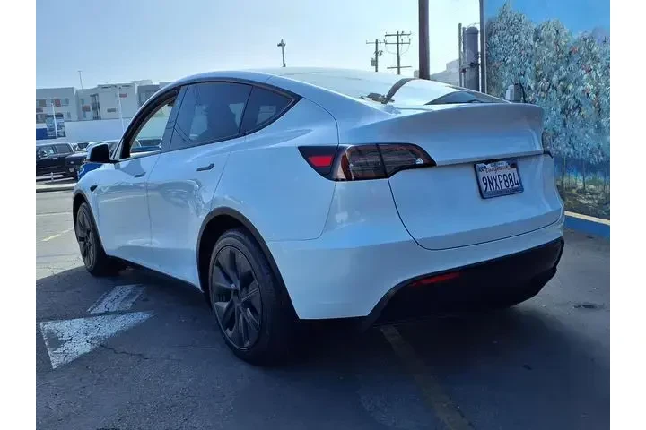 $38999 : Tesla Model Y 2024 AWD Long image 3