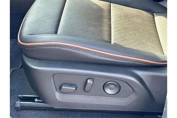 $15995 : GMC Sierra 1500 2015 4x4 SLE image 9