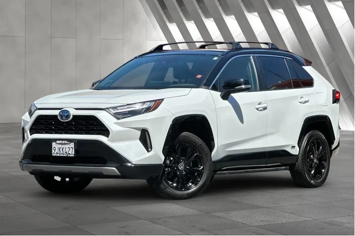 $39900 : Toyota RAV4 Hybrid 2023 AWD image 2