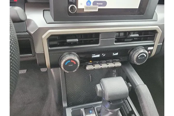 $32800 : Toyota Tacoma 2024 4x2 SR5 4 image 9