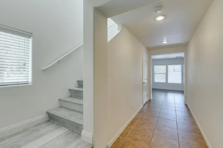 $1400 : North Las Vegas - Listo image 3