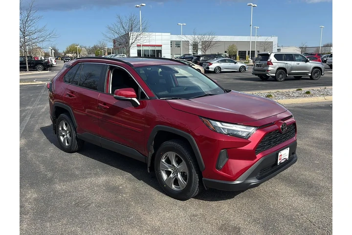 $30000 : Gold Certified 2023 RAV4 XLE image 9