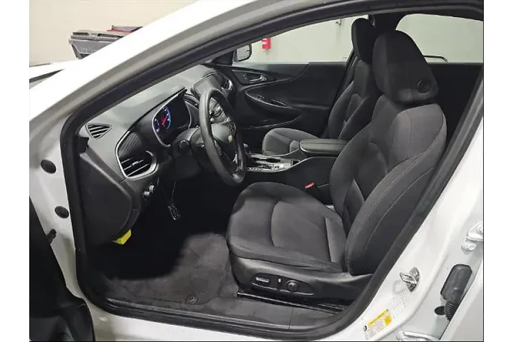 $17995 : Chevrolet Malibu 2023 LT 4dr image 1