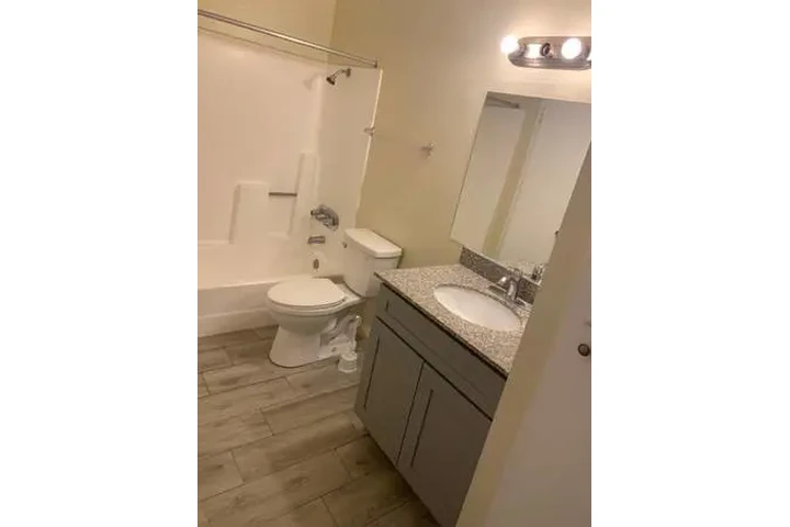 $1500 : SunshineApts 1 bedroom 1 bath image 3