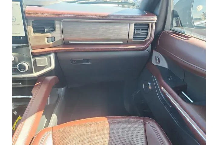 $39425 : Ford Expedition 2023 4x4 Lim image 10