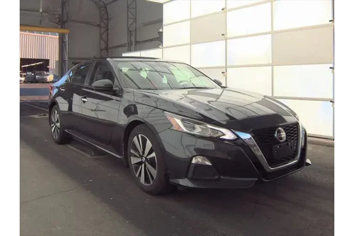 $20266 : Nissan Altima 2022 2.5 SV 4d image 3